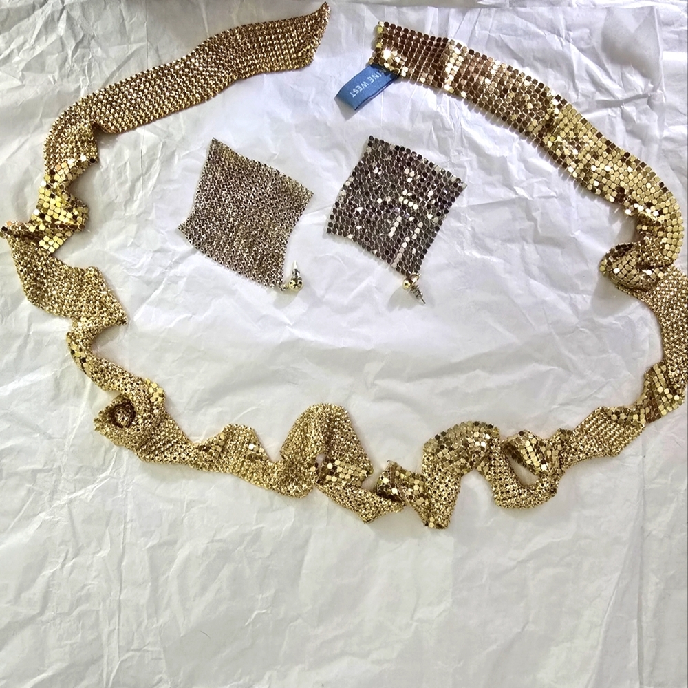 Nine West Gold Necklace/Belt with chain pierced earrings 70s.